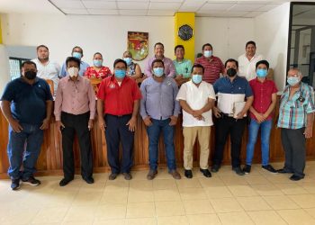 Servicio de pasaje con plataformas digitales únicamente con concesiones señalan taxistas.