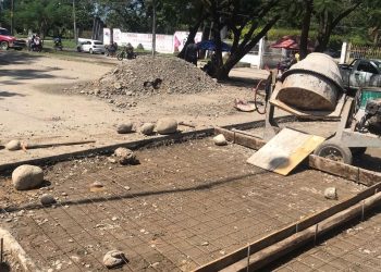 La Secretaría de Obras Públicas por instrucciones del Presidente Municipal; Carlos Eduardo Salazar Gam continúa en los trabajos de Obra en el tramo que comprende del Puente Nuevo Milenio a la zona baja del Municipio y que comunica a su vez al Boulevard Jaime  Fernández Armendáriz, hacia los Nuevos Milenios.