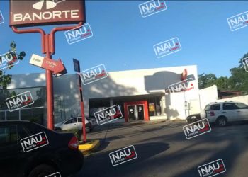 Dos delincuentes en motocicleta se roban 100 mil pesos.