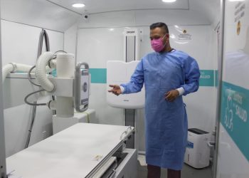 Continúa con éxito la Caravana de la Salud, llega al parque central de Tuxtla Chico