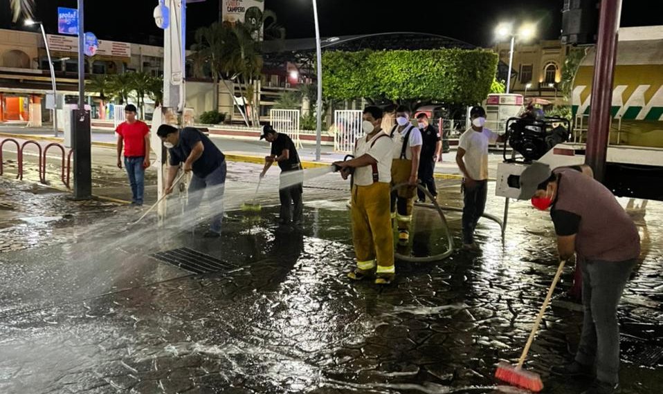 SE REALIZA SANITIZACIÓN DEL SENDERO PEATONAL