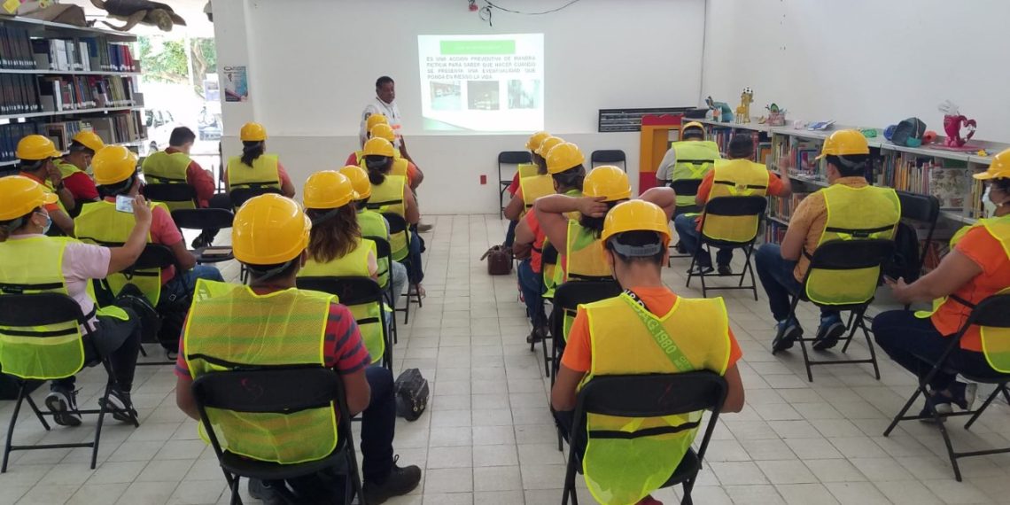 CAPACITAN A PERSONAL DE MERCADOS Y TIANGUIS DE TAPACHULA EN ATENCIÓN A INCENDIOS Y SISMOS