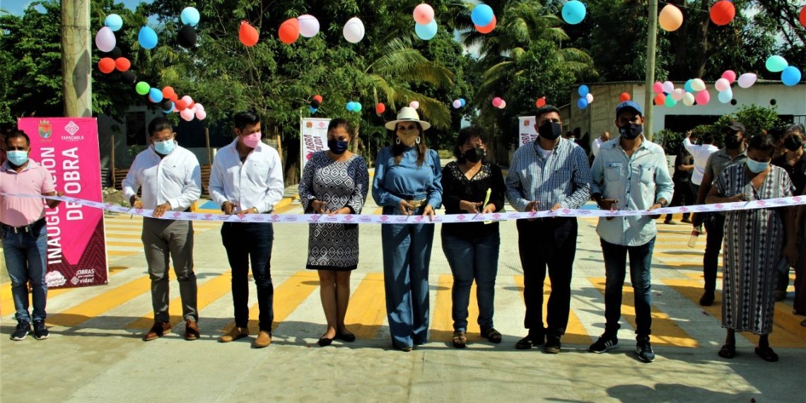 INAUGURA ROSY URBINA CALLES NUEVAS EN LA COLONIA TEÓFILO ACEBO I