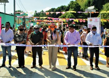 ENTREGA AYUNTAMIENTO DE TAPACHULA NUEVA OBRA DE PAVIMENTACIÓN MIXTA EN COLONIA GRANJAS EL PARAÍSO