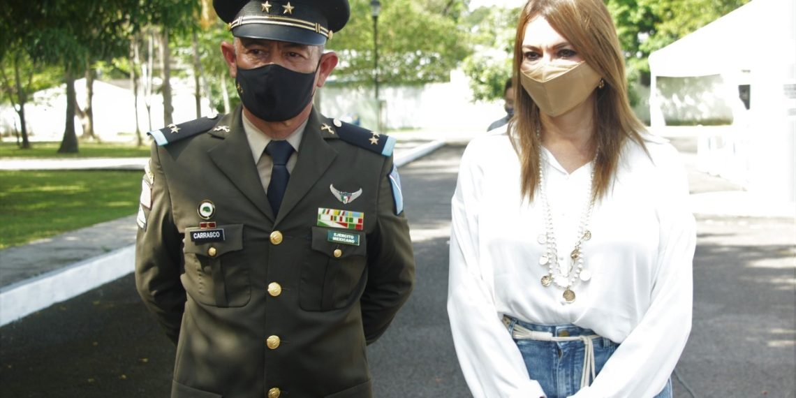 ATESTIGUA ROSY URBINA TOMA DE POSESIÓN DEL COMANDANTE DEL 4º REGIMIENTO DE CABALLERÍA MOTORIZADO