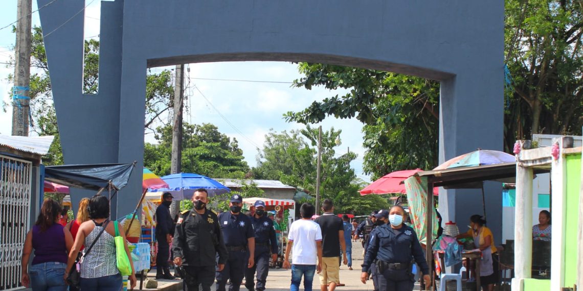 Gobierno de Tuxtla Chico instala filtros sanitarios y de seguridad en el panteón para fortalecer la prevención y salvaguarda de las familias