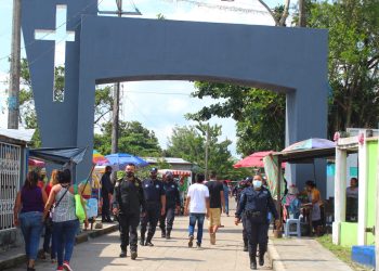 Gobierno de Tuxtla Chico instala filtros sanitarios y de seguridad en el panteón para fortalecer la prevención y salvaguarda de las familias