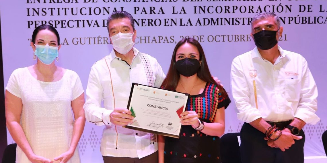 Instruye Rutilio Escandón a las instituciones a incorporar la perspectiva de género en cada acción