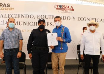 Entrega Rutilio Escandón patrullas y equipos a policías municipales de la Costa y el Soconusco