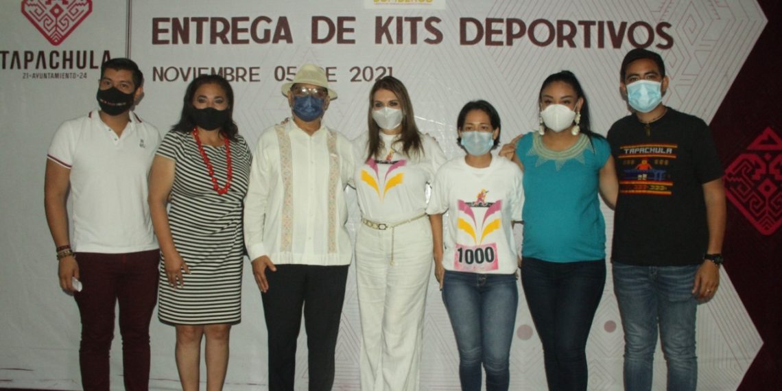 ENTREGAN KITS DE LA 3ª. CARRERA “POR AMOR A LOS BOMBEROS” A CELEBRARSE ESTE DOMINGO 7 DE NOVIEMBRE