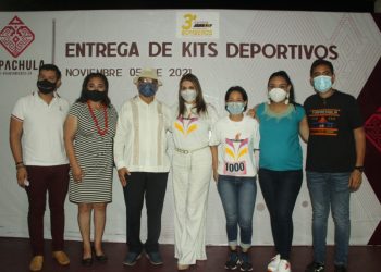 ENTREGAN KITS DE LA 3ª. CARRERA “POR AMOR A LOS BOMBEROS” A CELEBRARSE ESTE DOMINGO 7 DE NOVIEMBRE