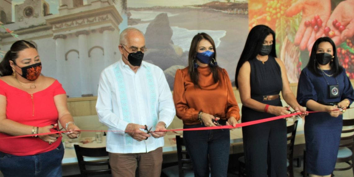 PARTICIPA ROSY URBINA EN LA PREINAUGURACIÓN DE RESTAURANT VIPS EN TAPACHULA
