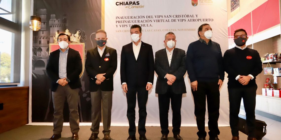 Asiste Rutilio Escandón a inauguración del restaurante VIPS en San Cristóbal de Las Casas