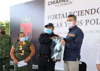 Rutilio Escandón fortalece a la Policía Municipal de Totolapa con patrullas, uniformes y equipos
