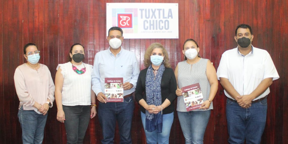 Al sostener una reunión con el Icatech