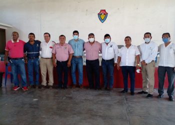 El Presidente Municipal de Huixtla Carlos Eduardo Salazar Gam; acude a la caravana de Salud del Sindicato Nacional de la Industria Azucarera