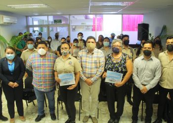 ENTREGAN RECONOCIMIENTO A PARTICIPANTES DEL TALLER DE TRÁMITES ADUANALES PARA EL PROCESO DE EXPORTACIÓN
