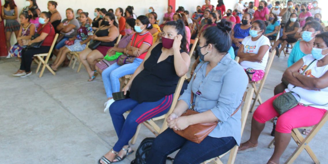 Entrega SMDIF Tuxtla Chico apoyos del programa “Huertos familiares comunitarios, enseres domésticos”