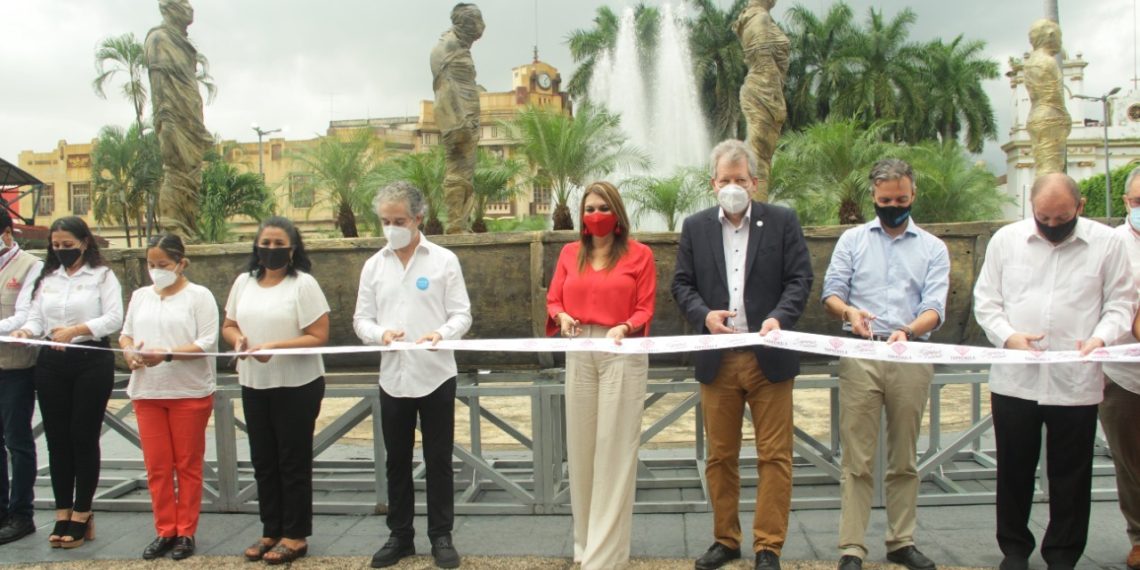 AYUNTAMIENTO Y UNICEF DEVELAN ESCULTURA “EL RUIDO GENERADO POR EL CHOQUE DE LOS CUERPOS”