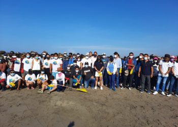 REALIZA EL AYUNTAMIENTO DE TAPACHULA LIMPIEZA DE PLAYAS EN PUERTO MADERO