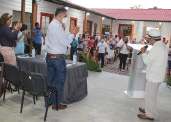 Julio Gamboa impulsa el talento de los escritores tuxtlachiquenses
