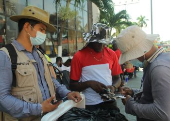 NOTIFICAN A AMBULANTES QUE SE PROHIBE VENDER EN LAS CALLES DEL CENTRO DE TAPACHULA