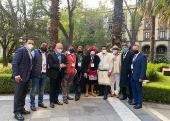 Alcaldes, legisladores y funcionarios de Chiapas acuden al informe de Zoé Robledo