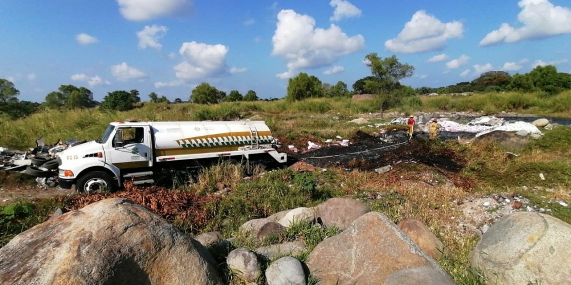 CONTROLA PROTECCIÓN CIVIL INCENDIO EN BASURERO CLANDESTINO