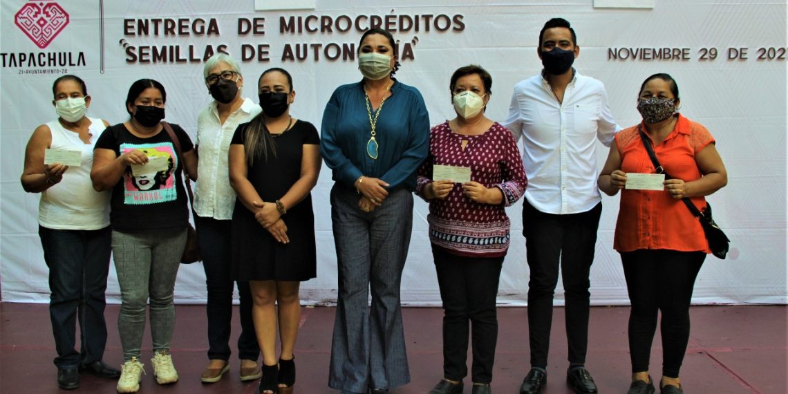 ENTREGAN APOYOS DEL PROGRAMA “SEMILLAS DE AUTONOMÍA” A MUJERES DE TAPACHULA