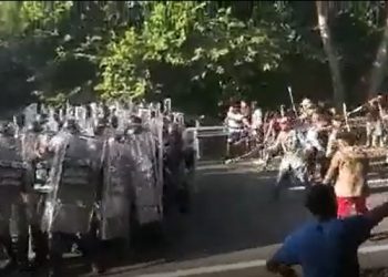 Más de diez elementos de la Guardia Nacional y Migración lesionados en enfrentamiento con migrantes.
