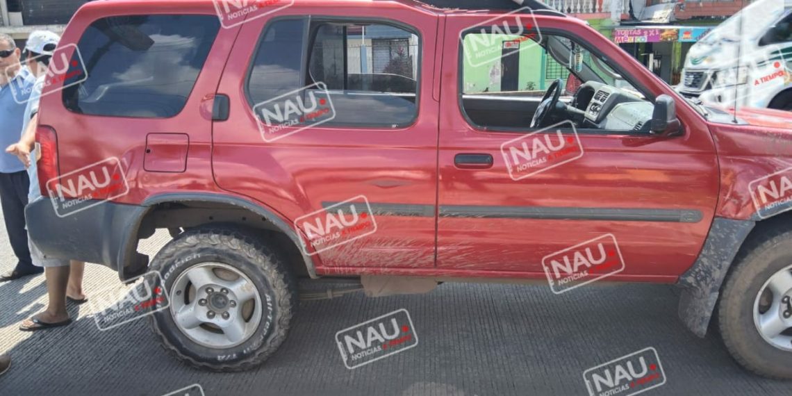 Solo daños materiales deja accidente vehicular.