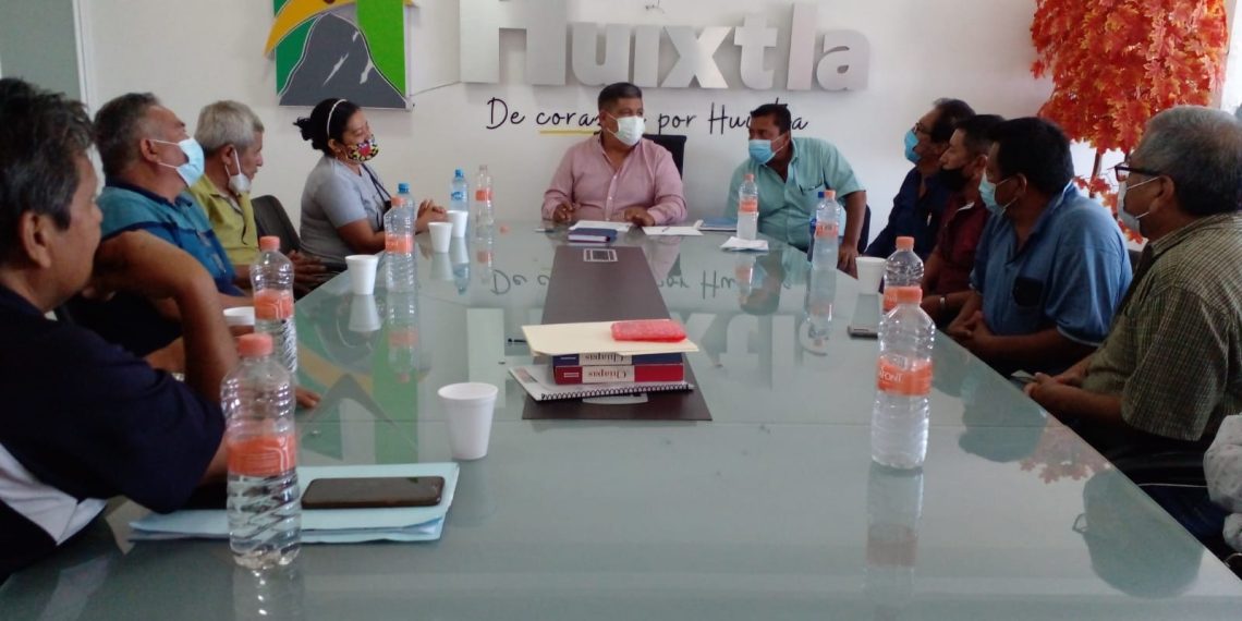 El Presidente Municipal Carlos Eduardo Salazar Gam ; acompañado del Director de Tránsito y Vialidad Municipal; Ramón Vázquez Canizales, atendieron en la sala de Cabildo a empresarios del Sector transporte, donde se dieron a conocer diversos puntos en este  tenor.