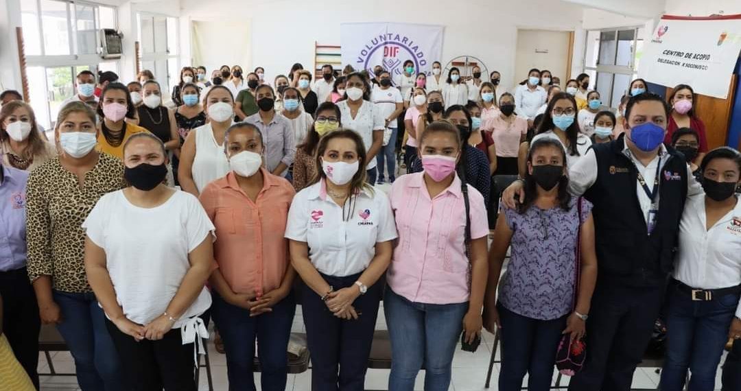 Toma protesta voluntariado del DIF Tuxtla Chico. Karla de Gamboa reconoció la voluntad y solidaridad de las damas del voluntariado.