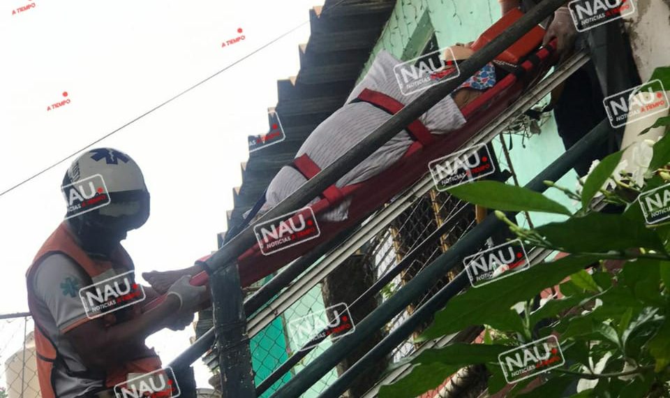 Atiende SAE a señor de 90 años que cayó en su recámara.