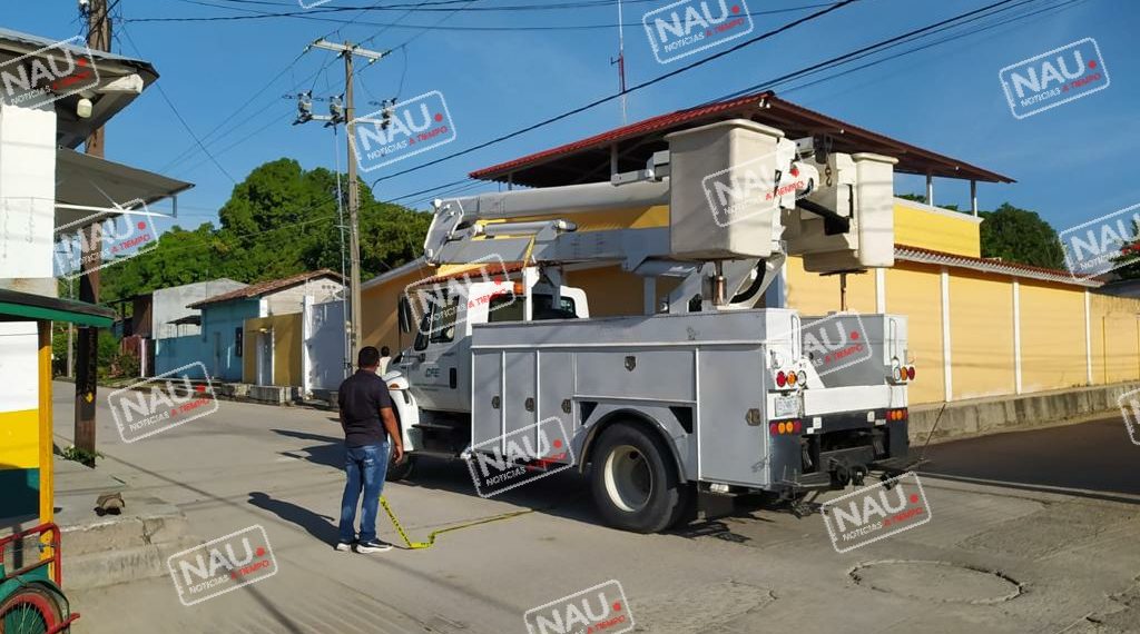 Se rompe cable de alta tensión de la CFE.