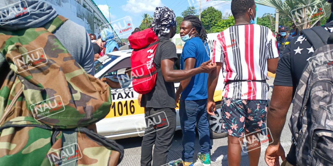 Por segundo día consecutivo, migrantes toman de rehenes a Tapachultecos.