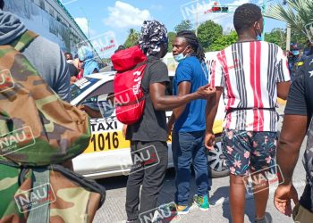 Por segundo día consecutivo, migrantes toman de rehenes a Tapachultecos.