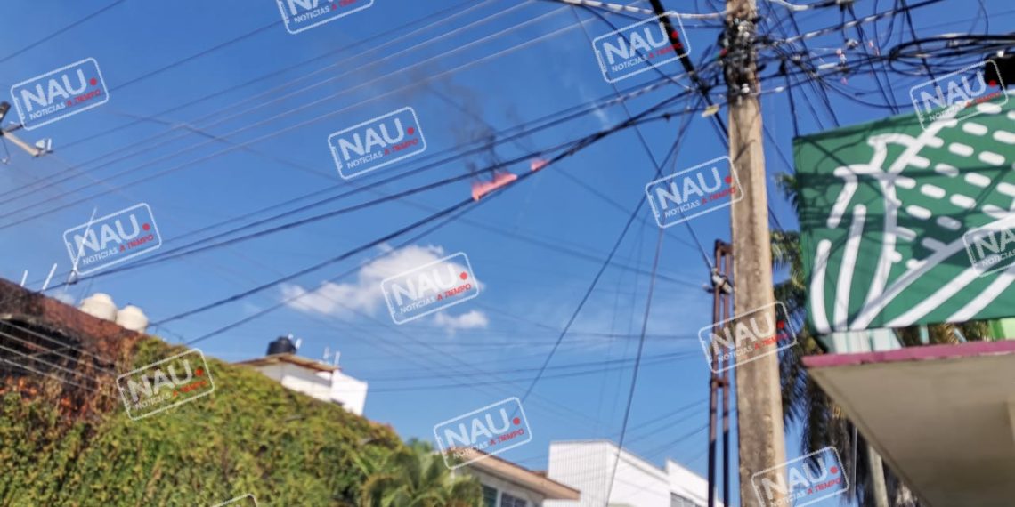 Se quema transformador en Tapachula y causa incendio en una casa.