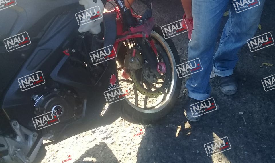 Vehículo no identificado atropella a motociclista.
