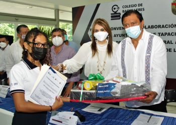 FIRMAN AYUNTAMIENTO DE TAPACHULA Y COBACH CONVENIO DE COLABORACIÓN