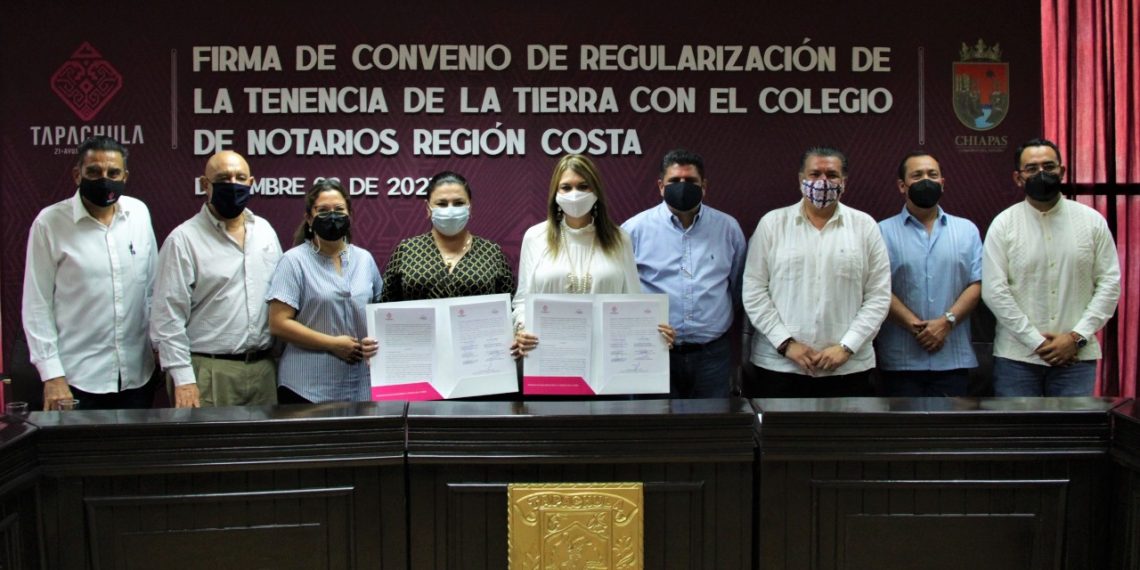 FIRMAN CONVENIO PARA REGULARIZAR 52 COLONIAS DE TAPACHULA
