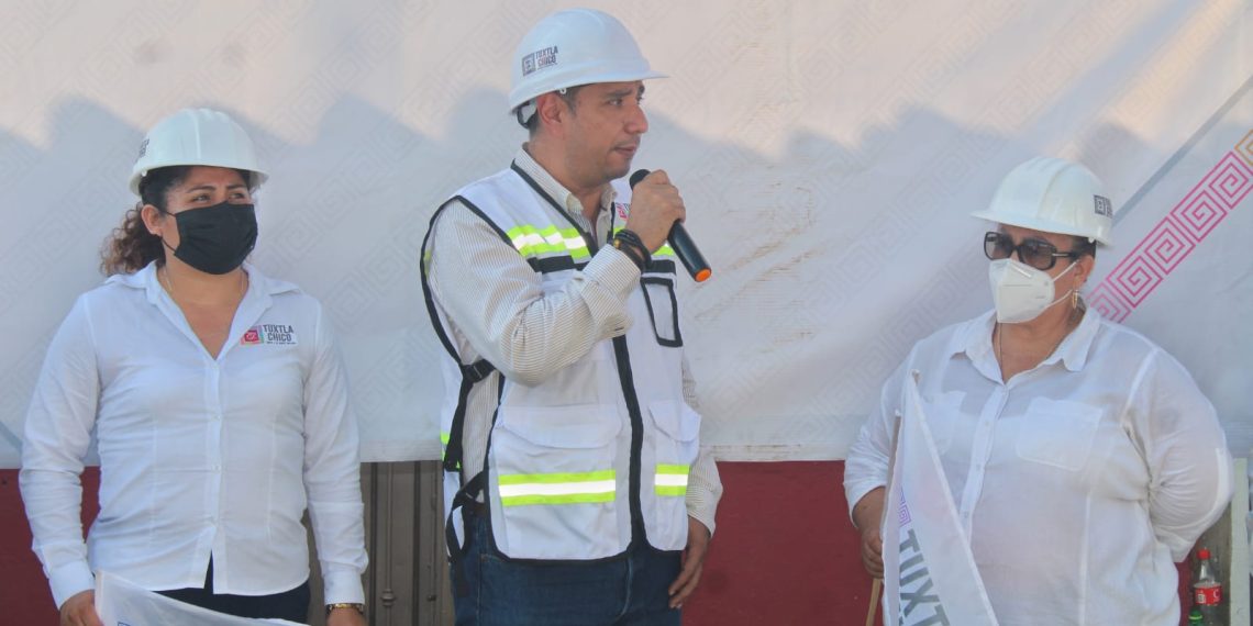 Julio Gamboa comprometido con el progreso de Tuxtla Chico