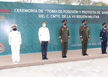 Asiste Rutilio Escandón a cambio de mando en la VII Región Militar