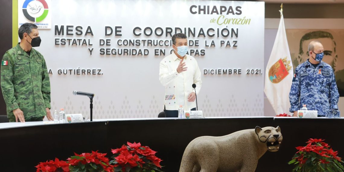Presenta Rutilio Escandón al nuevo comandante de la VII Región Militar, Armando Montaño Ponce