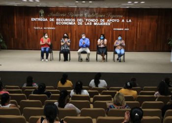 Entrega Rutilio Escandón recursos del Fondo de Apoyo a la Economía de las Mujeres