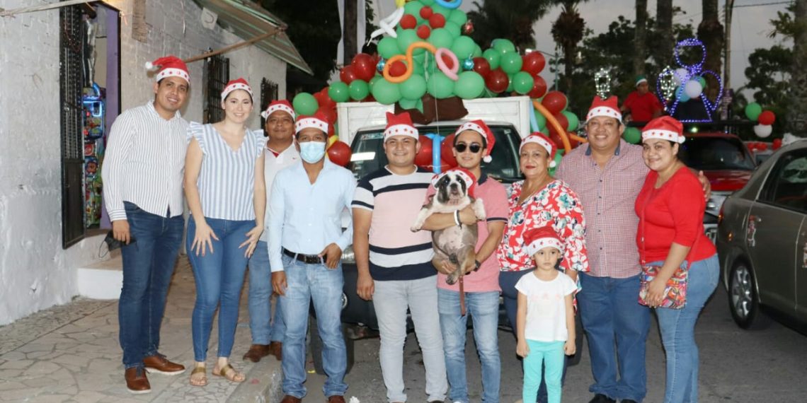Luz, alegría, color, sonrisas y unión familiar en la “Caravana Navideña Tuxtla Chico”