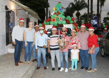 Luz, alegría, color, sonrisas y unión familiar en la “Caravana Navideña Tuxtla Chico”