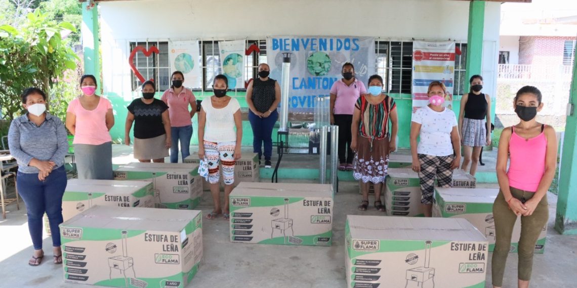 SDIF TAPACHULA ENTREGA ESTUFAS ECOLÓGICAS EN COMUNIDADES RURALES
