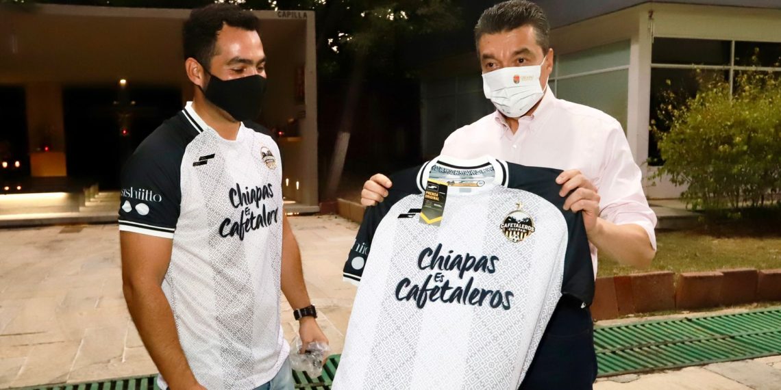 Asiste Rutilio Escandón a partido de vuelta entre Cafetaleros de Chiapas vs Inter Playa de Quintana Roo