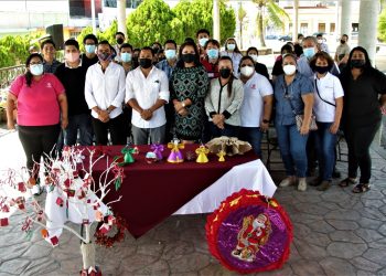 REALIZA EL AYUNTAMIENTO DE TAPACHULA TALLER DE RECICLADO NAVIDEÑO